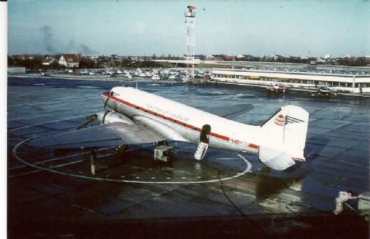 DC3 på platformen i Kastrup lufthavn