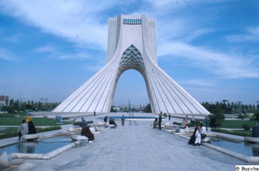 Tower of Freedom bygget i 1971.Det står ved indkørslen til Teheran når man kommer vest