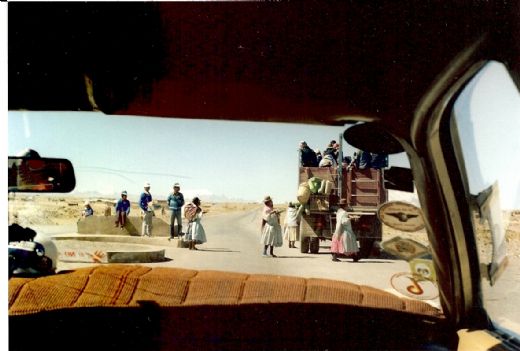 Rutebilen lastes.
Busloading at the highland