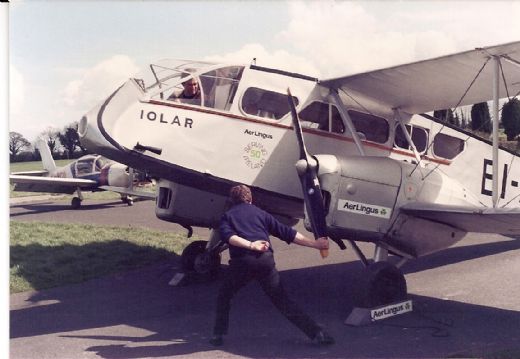 Motoren kan startes med håndkraft. Engine start by pulling the propeller